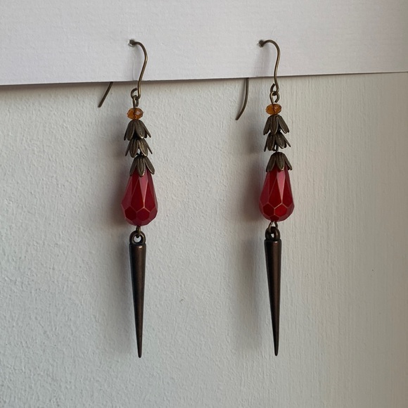 Red dangle earrings with spikes - Picture 4 of 6